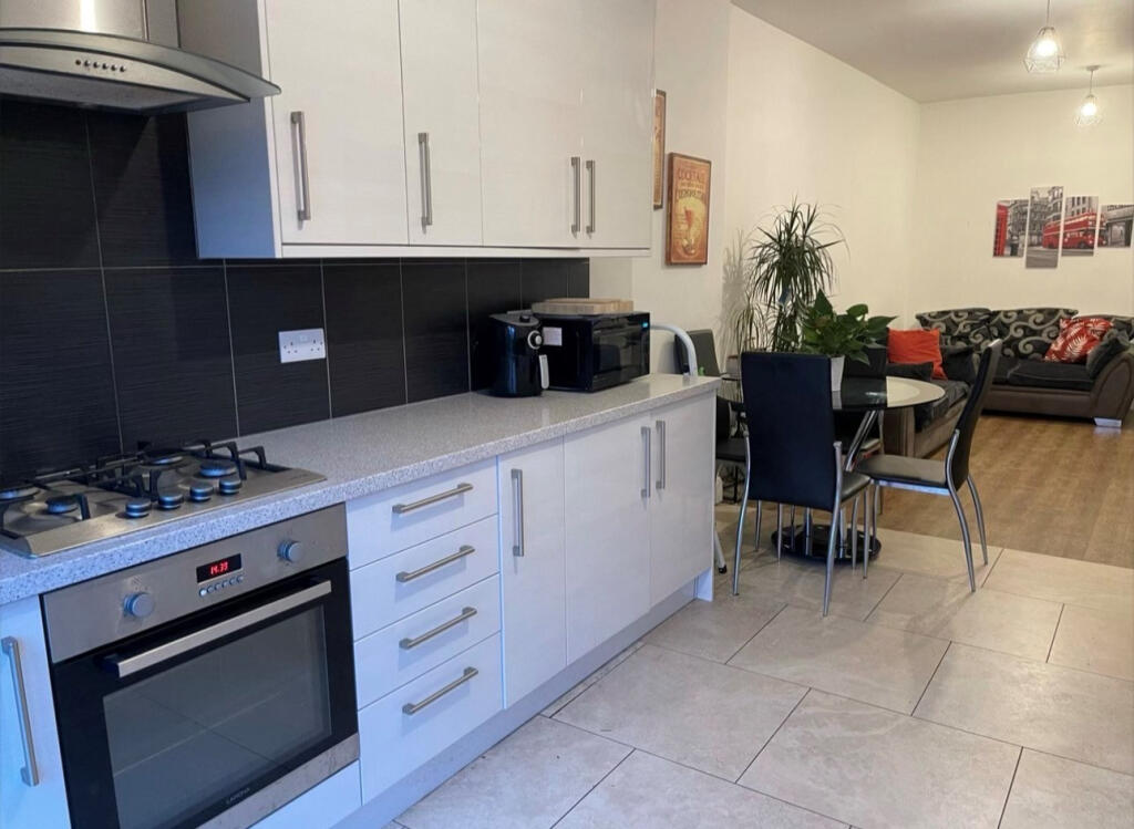 Main image of property: Lynton Road, London, W3