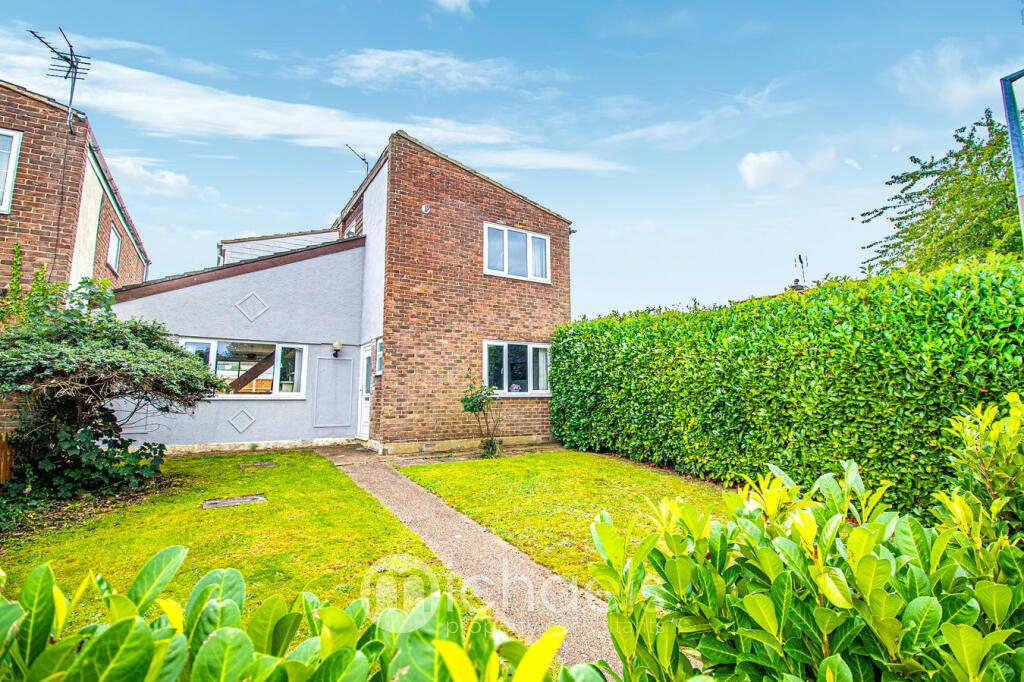 3 bedroom end of terrace house for sale in Appletree Walk, Braintree, CM7