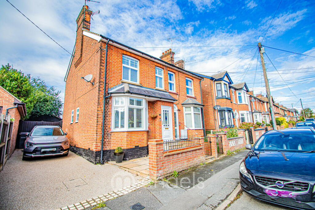 3 bedroom semidetached house for sale in Grenville Road, Braintree, CM7