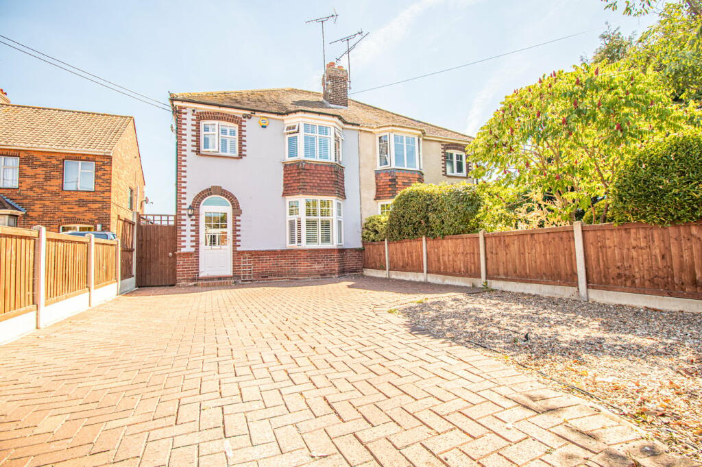 3 bedroom semidetached house for sale in Highfields Road, Witham, CM8