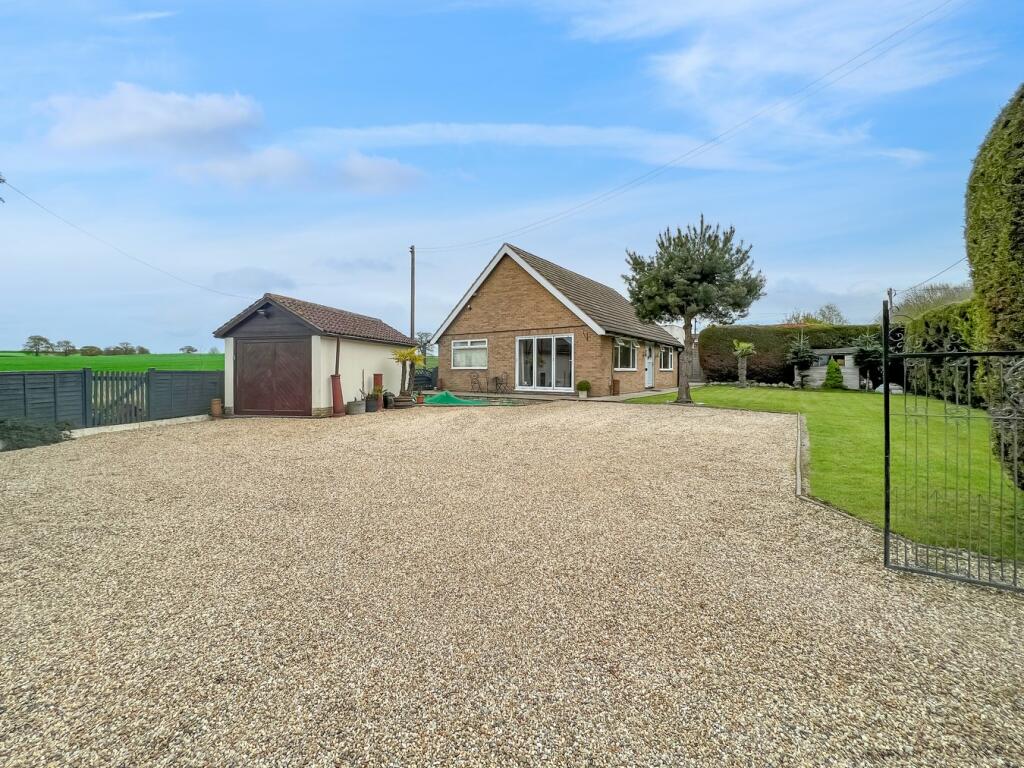 3 bedroom detached bungalow for sale in Coggeshall Road, Bradwell