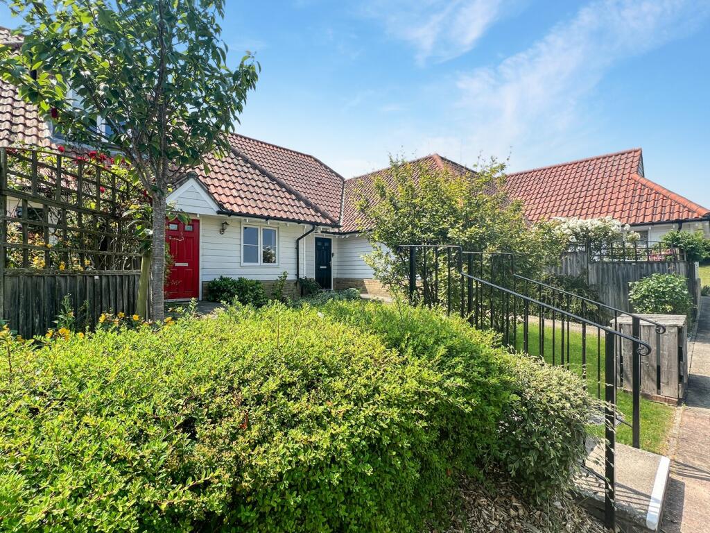 1 bedroom bungalow for sale in Meadow Park, Braintree, CM7