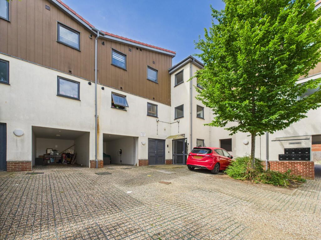 Main image of property: Splash Court, Braintree, CM7