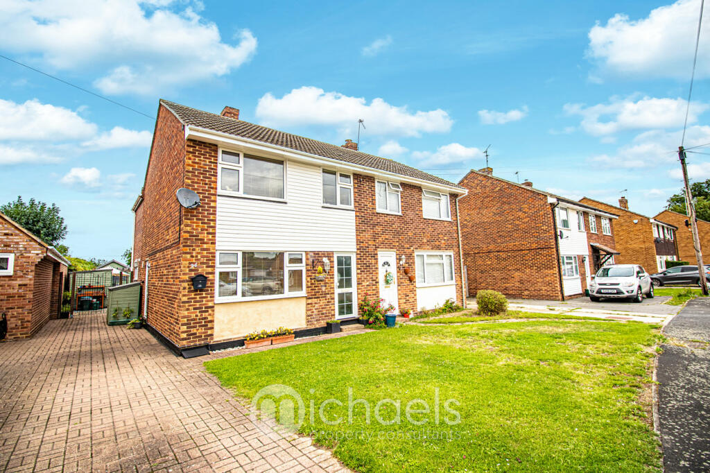 3 bedroom semidetached house for sale in St Marys Close, Panfield