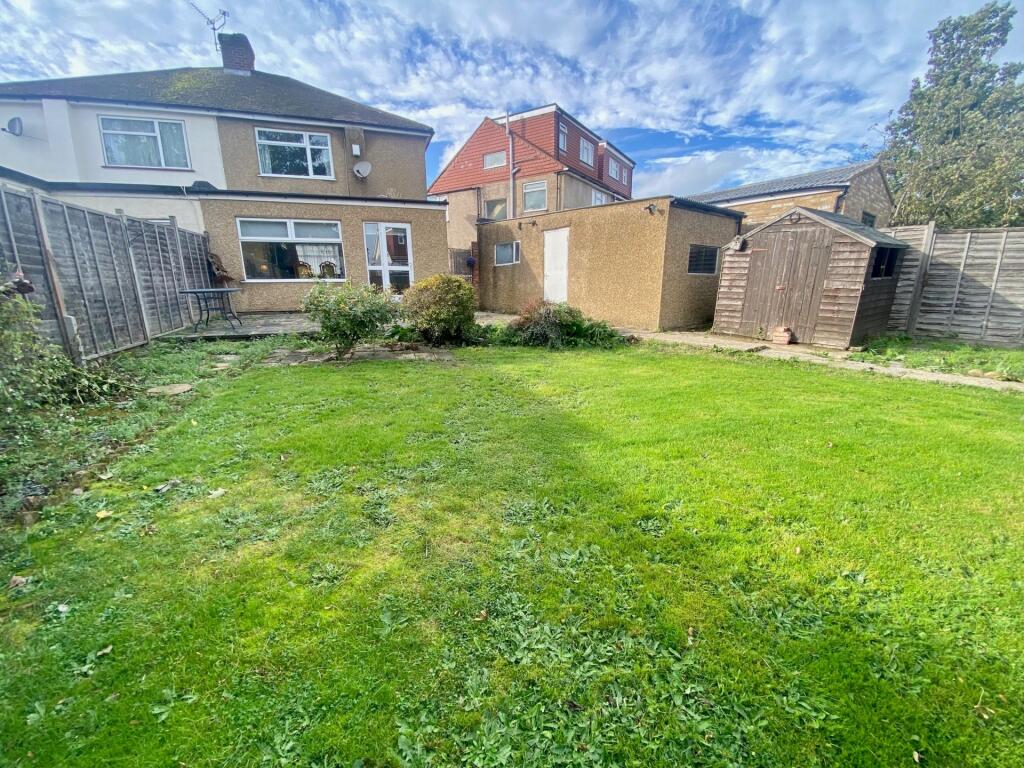 3 bedroom semidetached house for sale in Elgin Avenue, Harrow, HA3
