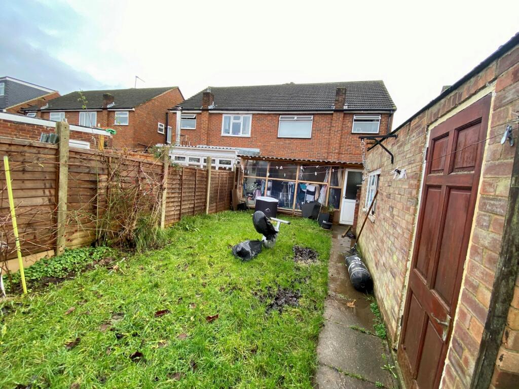 3 bedroom semidetached house for sale in Lilliput Avenue, Northolt, UB5