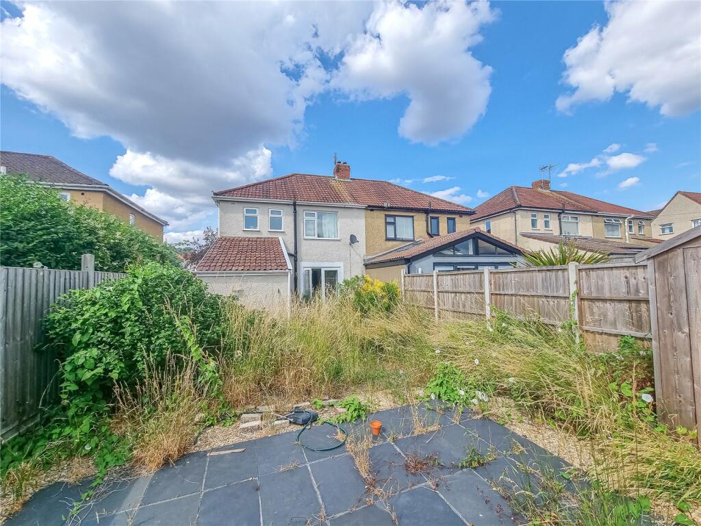 3 bedroom semidetached house for sale in Bourne Road, Kingswood