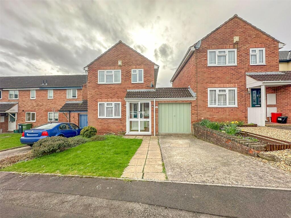 3 bedroom link detached house for sale in Kingsleigh Court, Kingswood