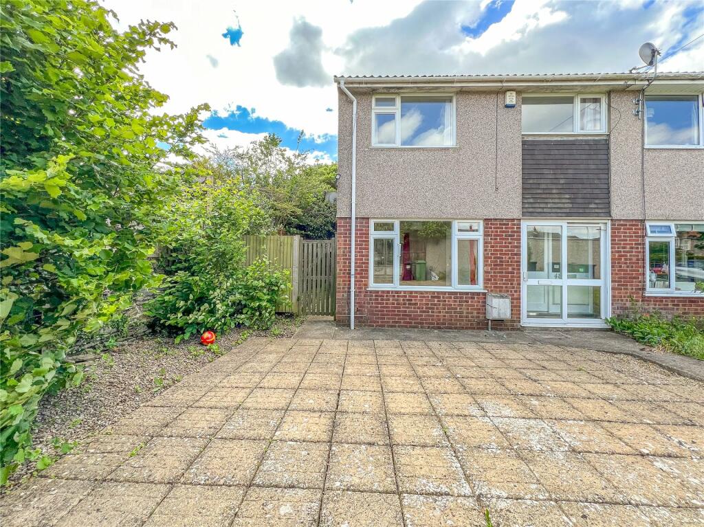 3 bedroom end of terrace house for sale in Church Road, Hanham, Bristol