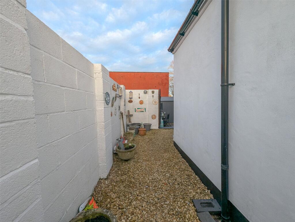 Additional property image - Woodland Way, Kingswood, Bristol, BS15