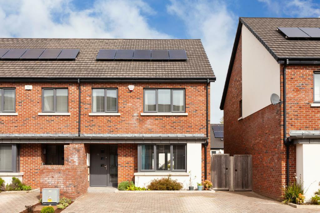 3 bedroom end of terrace house for sale in 10 The Green, Station Manor