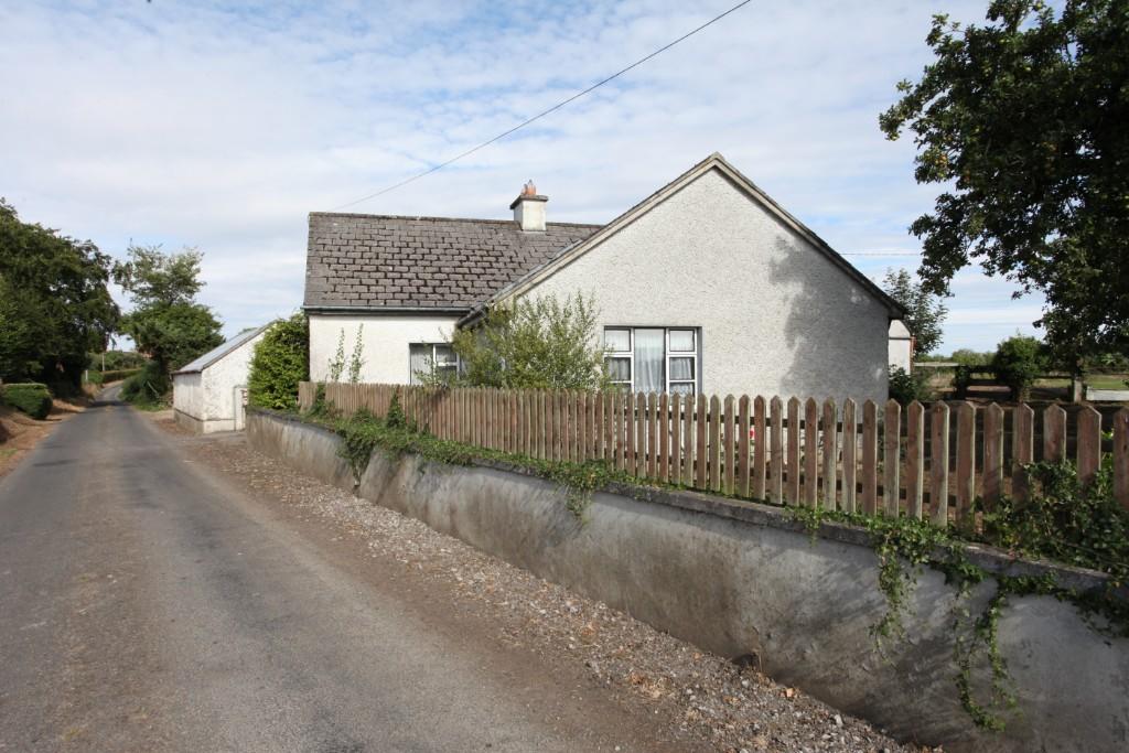 2 bedroom detached bungalow for sale in Templemore, Tipperary, Ireland