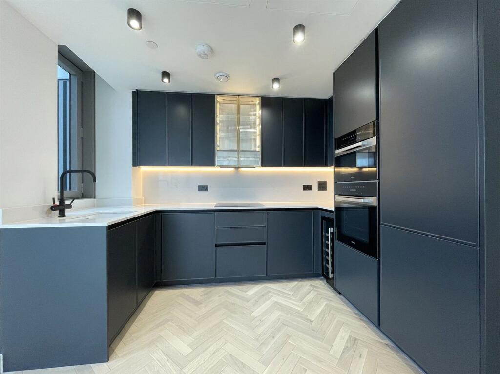 Main image of property: Valencia Tower, Bollinder Place, EC1V