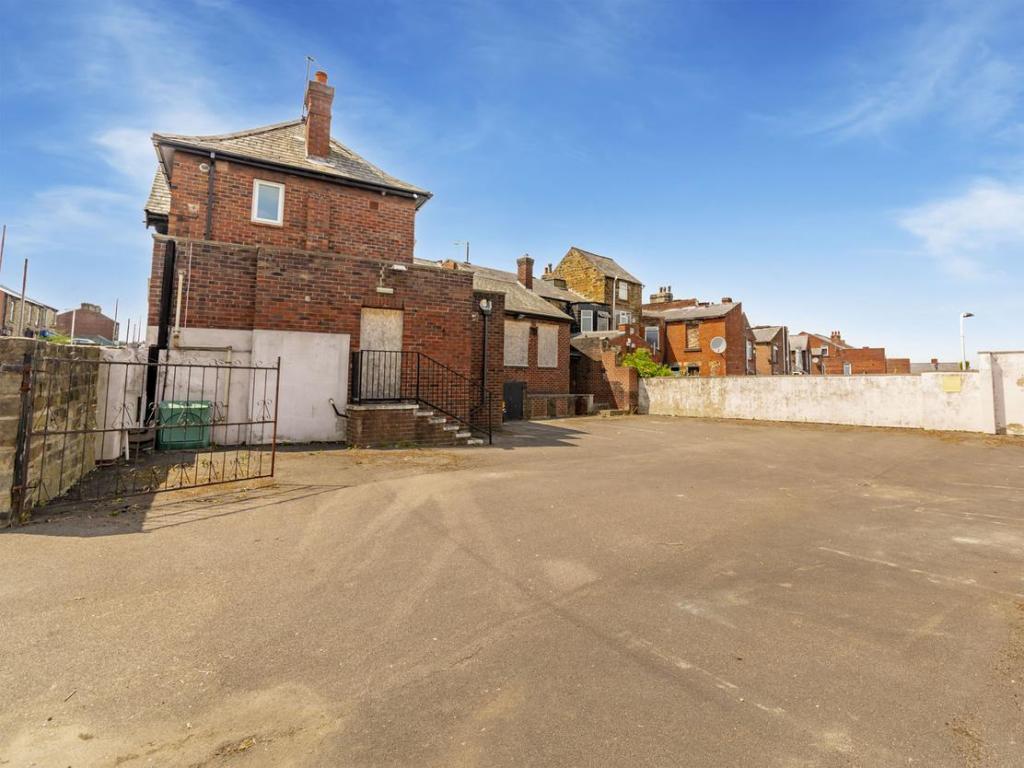 3 bedroom end of terrace house for sale in Chachaz Restaurant, 160