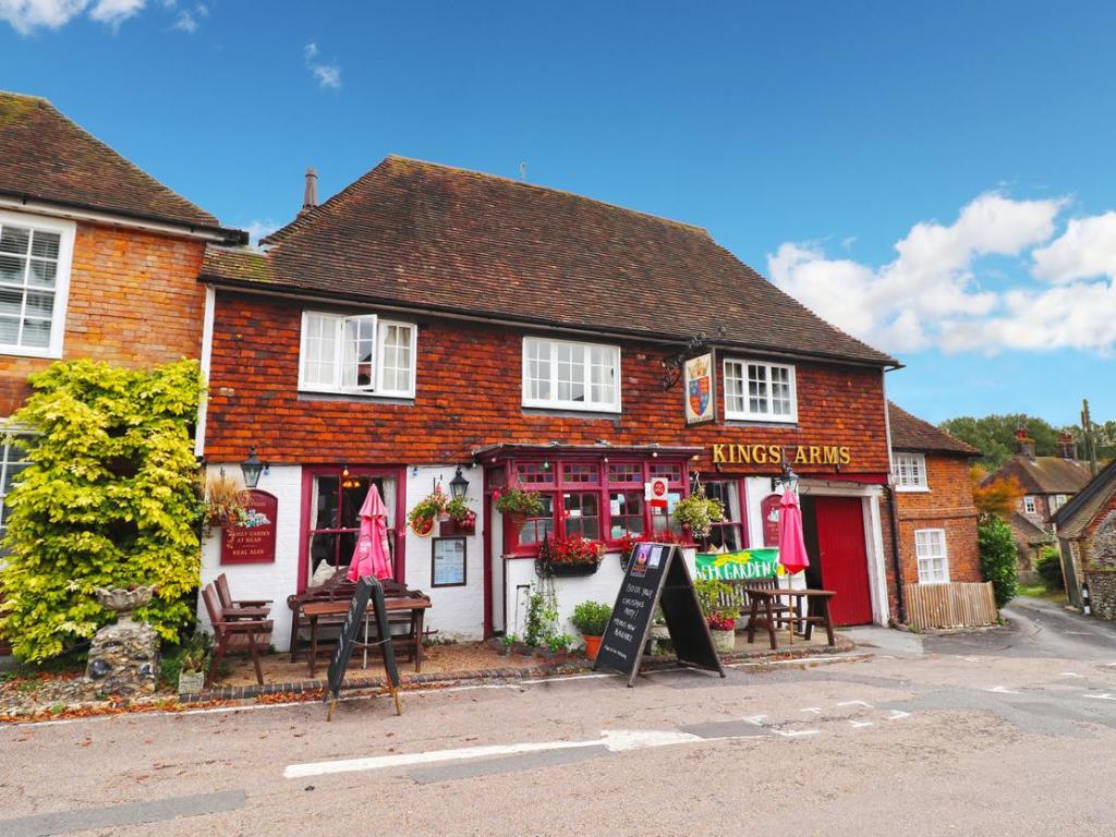 Main image of property: King's Arms, The Square, Elham, Kent, CT4 6TJ