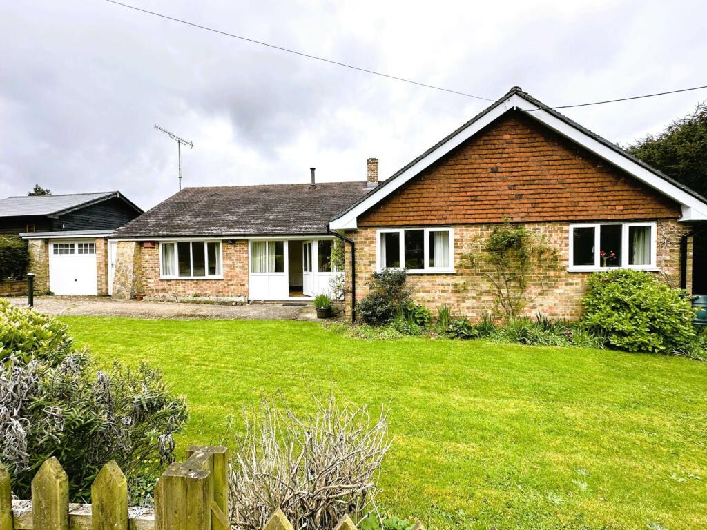 3 bedroom detached bungalow for rent in The Broadway, Petham, CT4