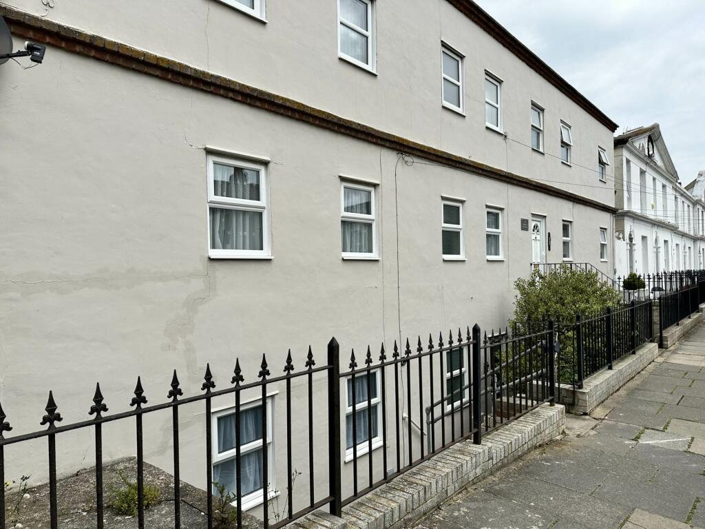 1 bedroom flat for sale in Sheppey Cottages, Sheerness, ME12