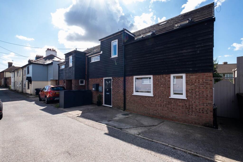 Main image of property: Ross Gardens, Rough Common