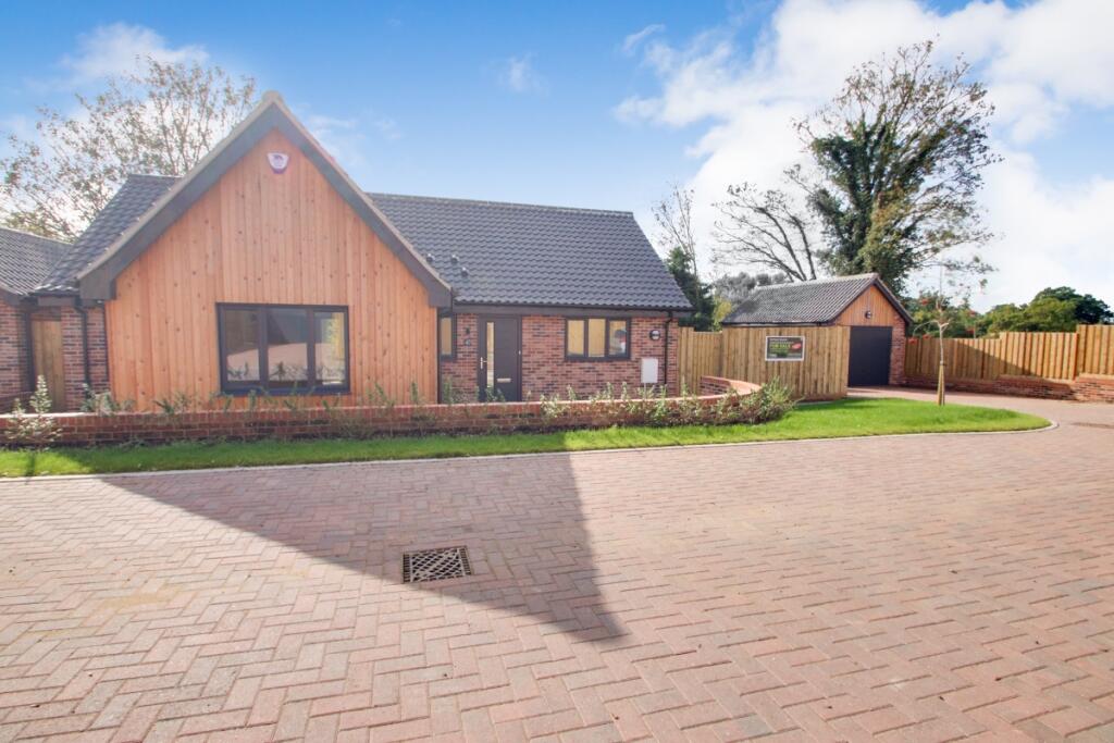 3 bedroom bungalow for sale in St Peters Close, Charsfield, Woodbridge