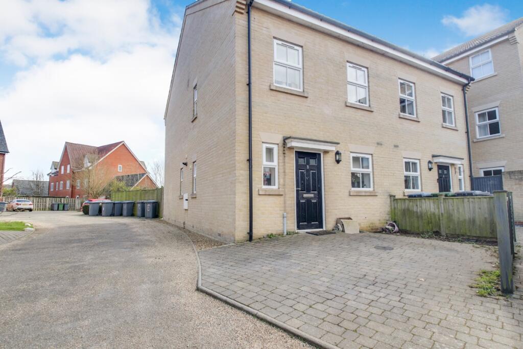 4 bedroom semidetached house for sale in Baytree Court, Walnut Tree