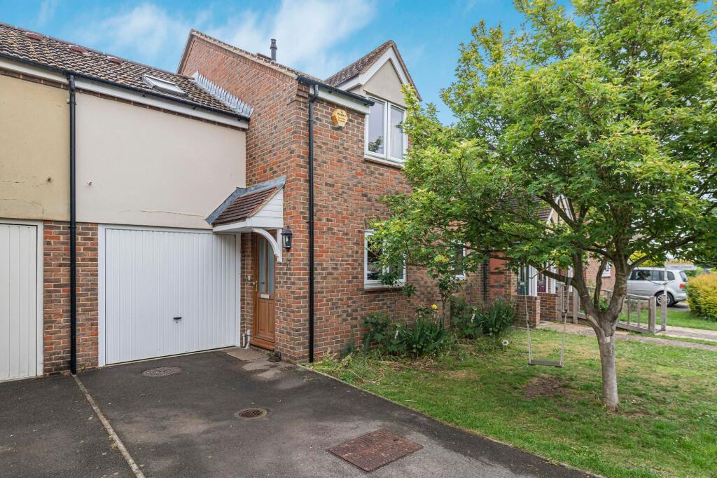 Main image of property: Kelham Hall Drive, Wheatley, OX33