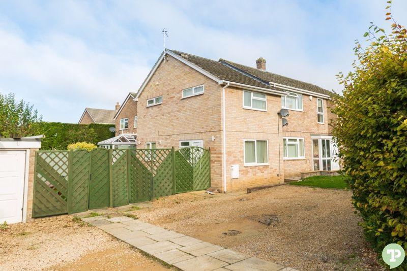 6 bedroom detached house for sale in Poplar Close, Garsington, OX44