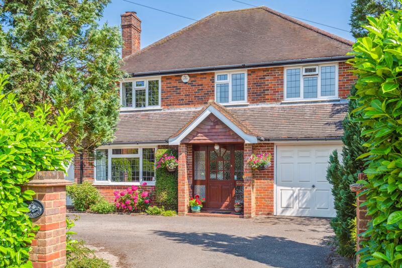 4 bedroom detached house for sale in Bottrells Lane, Chalfont St. Giles