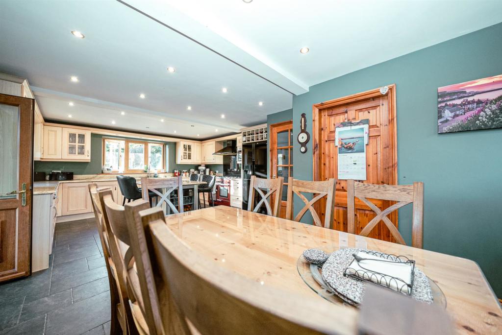 4 bedroom detached house for sale in Schoolfold Lane, Adlington, Macclesfield, SK10