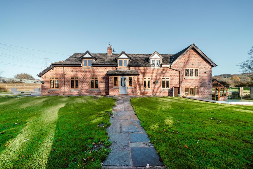 4 bedroom detached house for sale in Schoolfold Lane, Adlington