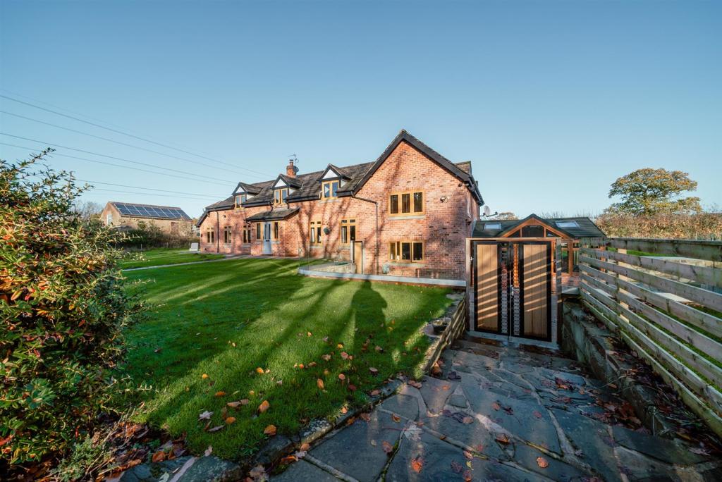 4 bedroom detached house for sale in Schoolfold Lane, Adlington