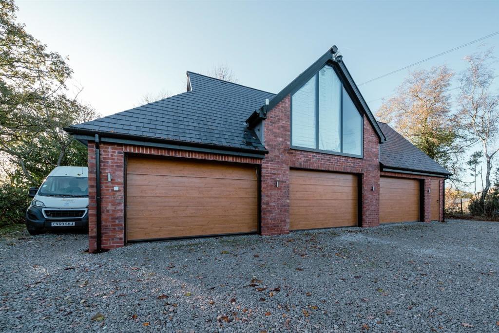 4 bedroom detached house for sale in Schoolfold Lane, Adlington