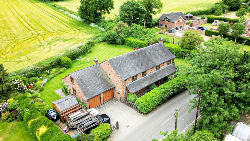 5 bedroom detached house for sale in Wallhill Lane, Brownlow, Congleton