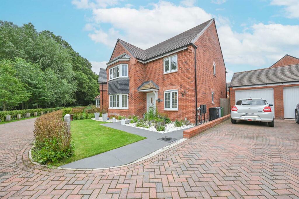 5 bedroom detached house for sale in Oak Tree Avenue, Congleton, CW12