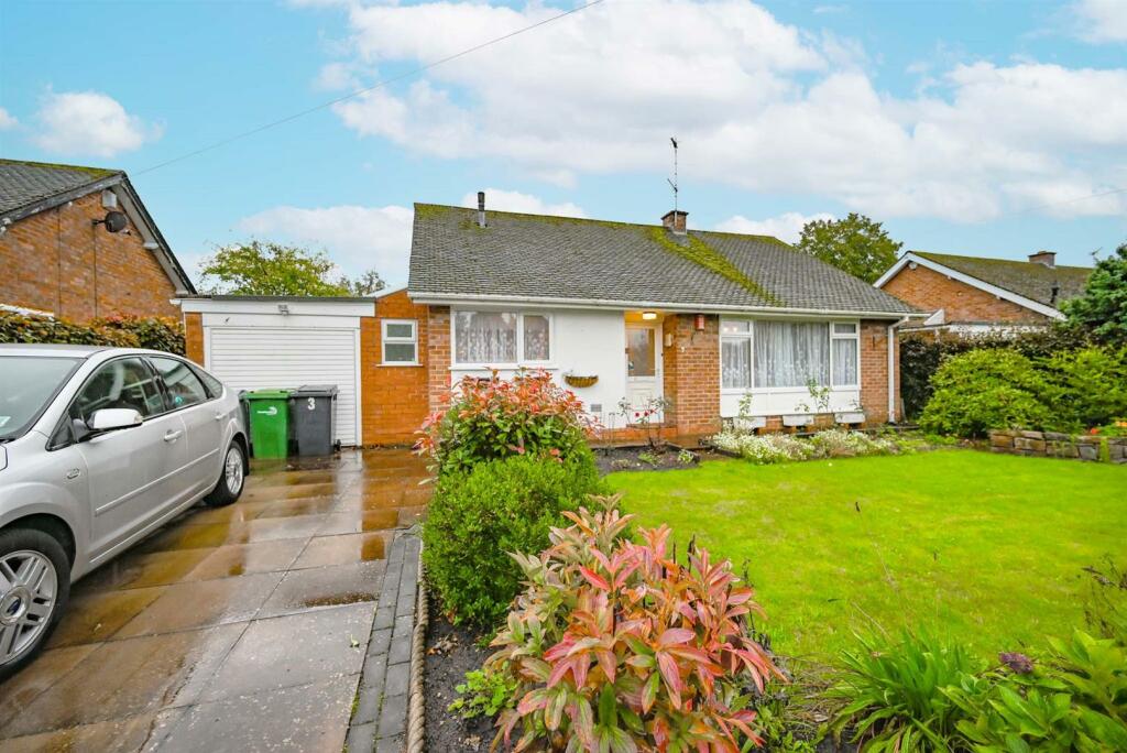 3 bedroom detached bungalow for sale in Birch Road, West Heath