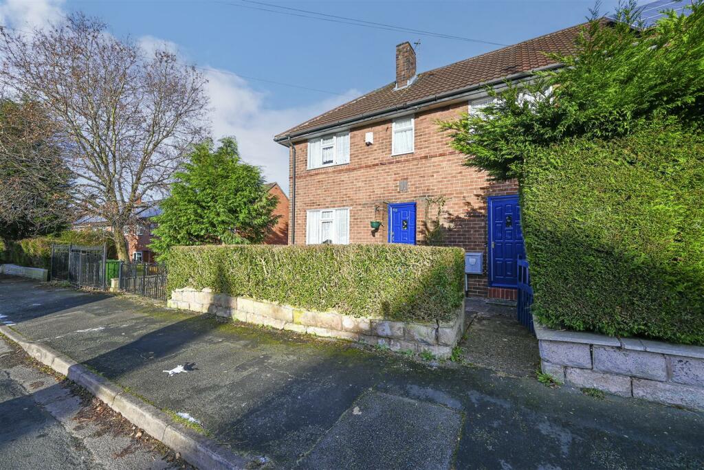 3 bedroom semidetached house for sale in Edinburgh Road, Congleton, CW12