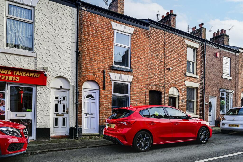 2 bedroom terraced house for sale in Swan Street, Congleton, CW12