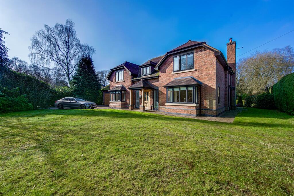 4 bedroom detached house for sale in Blackfirs Lane, Somerford