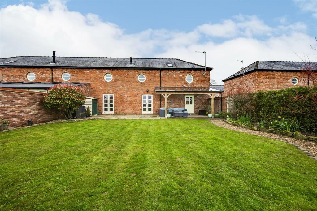 4 bedroom semidetached house for sale in Smethwick Lane, Brereton