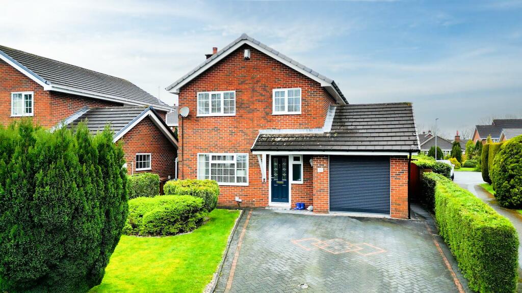 3 bedroom detached house for sale in Johnson Close, Mossley, Congleton