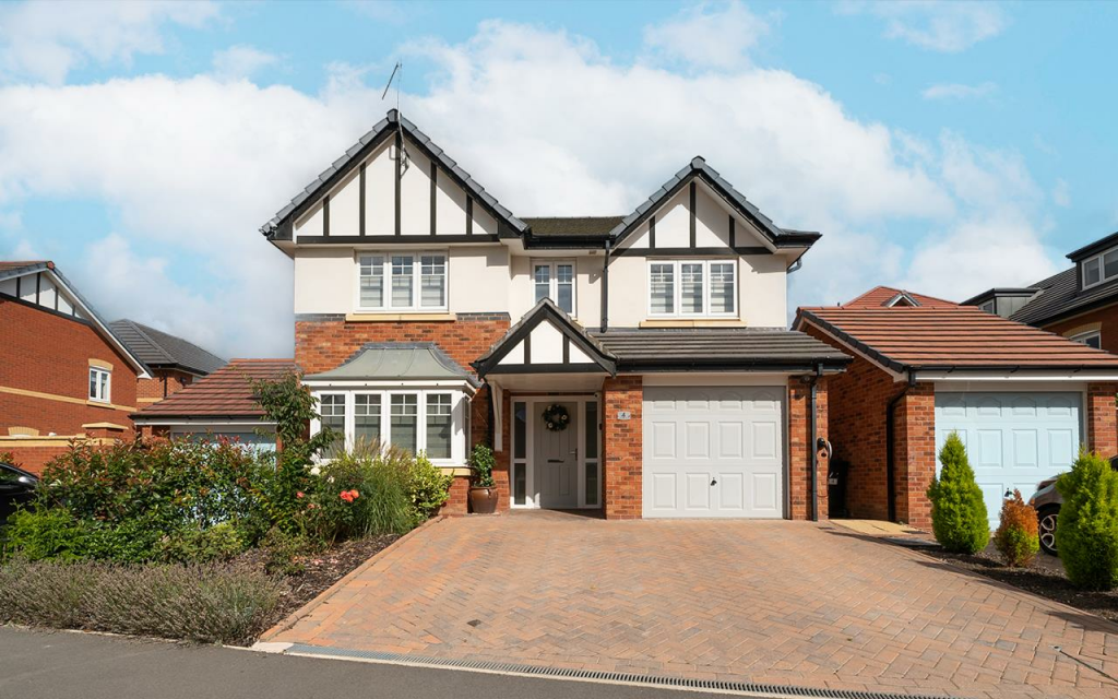 4 bedroom detached house for sale in Barnfield Drive, Eaton, Congleton