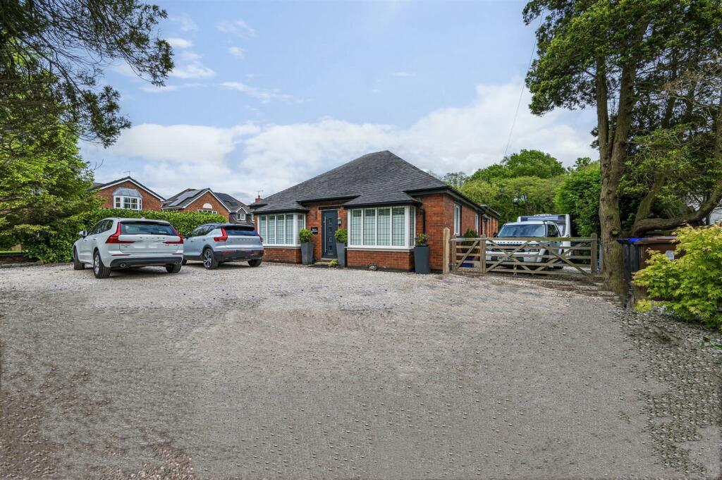 4 bedroom detached house for sale in Whitegates, Whitemore, Congleton