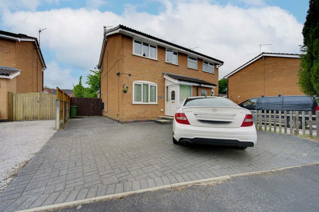 3 bedroom semidetached house for sale in Thames Close, Congleton, CW12