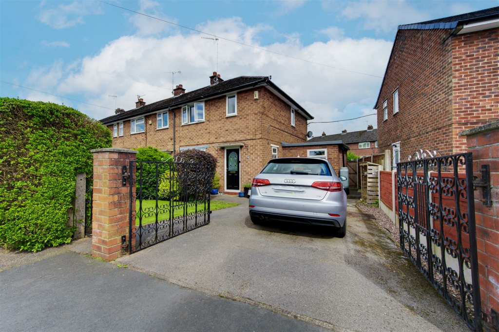 2 bedroom semidetached house for sale in St. Johns Road, Congleton
