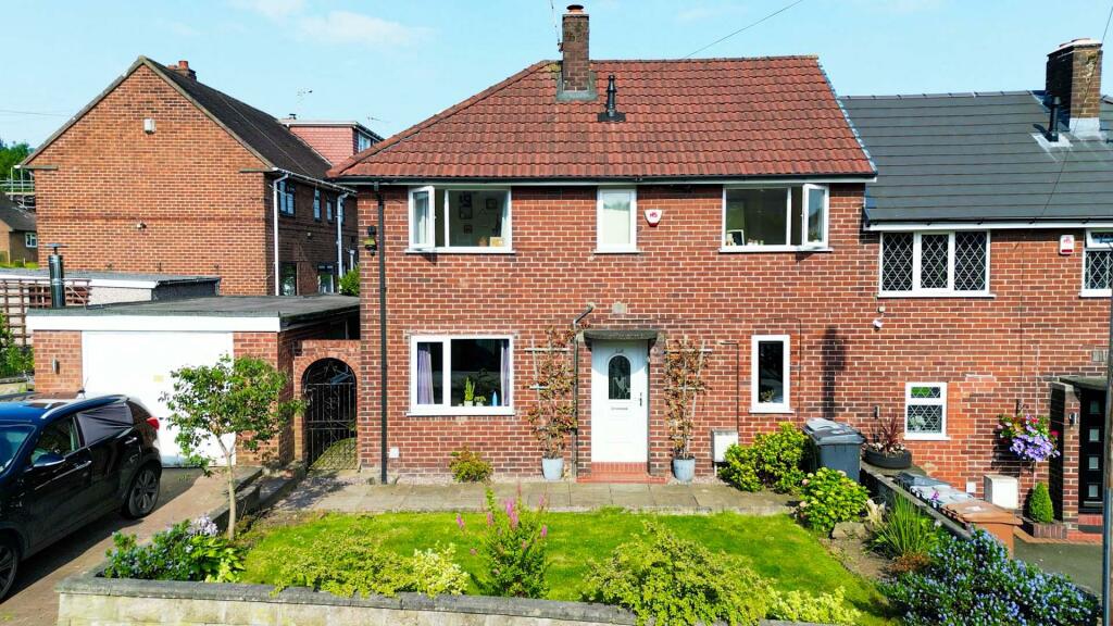 3 bedroom semidetached house for sale in Woolston Avenue, Congleton