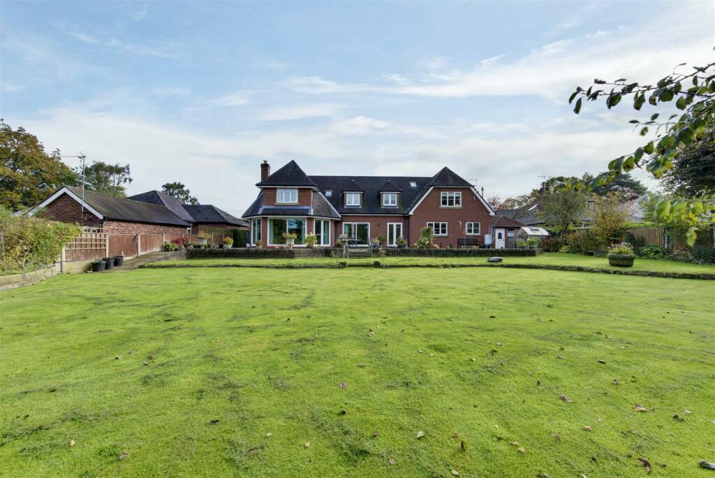 Additional property image - Spacious home on the exclusive Blackfirs Lane, Somerford, Congleton