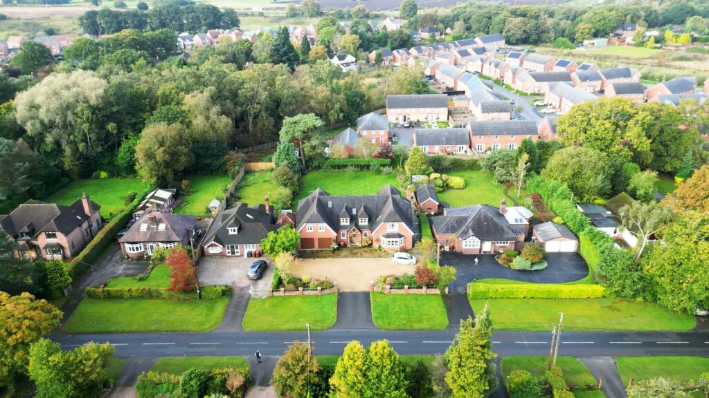 Additional property image - Spacious home on the exclusive Blackfirs Lane, Somerford, Congleton