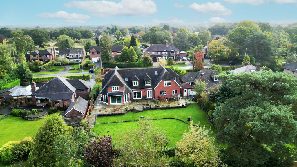 Additional property image - Spacious home on the exclusive Blackfirs Lane, Somerford, Congleton