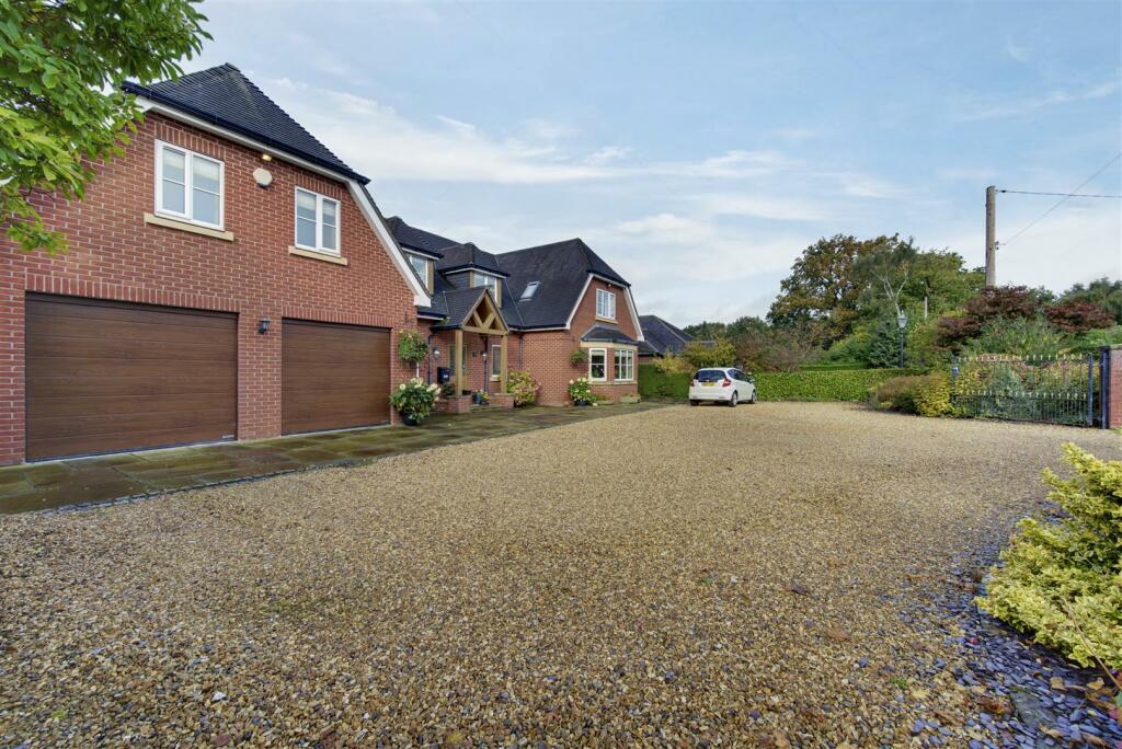 Additional property image - Spacious home on the exclusive Blackfirs Lane, Somerford, Congleton