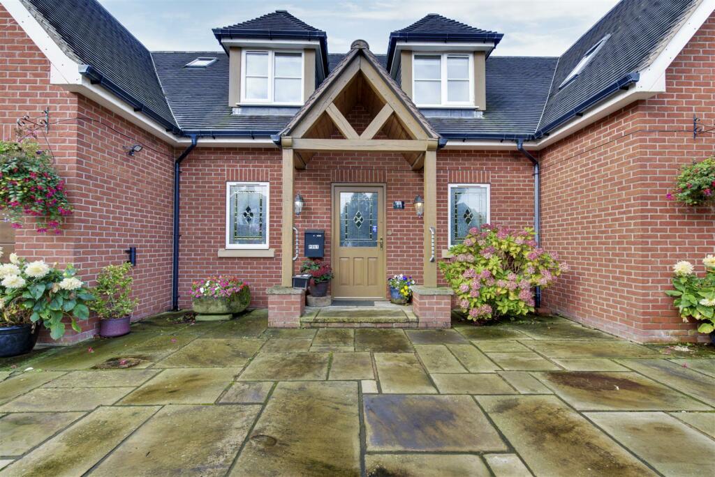 Additional property image - Spacious home on the exclusive Blackfirs Lane, Somerford, Congleton