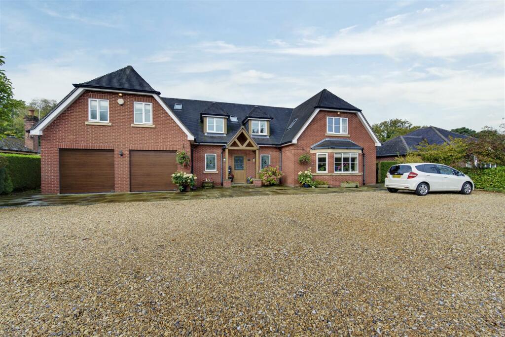 Additional property image - Spacious home on the exclusive Blackfirs Lane, Somerford, Congleton